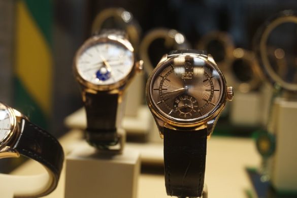 What You Need To Know When Buying Luxury Watches Online