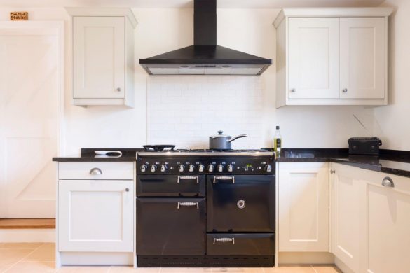 Custom vs. Generic Range Hoods_ Which one is more worth it